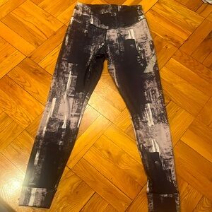 Reebok leggings size small. In good condition with no visible flaws